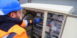 electrician by fuse box
