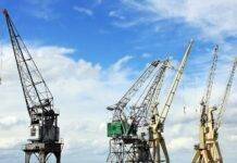 crane during daytime