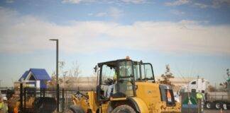 yellow and black heavy equipment