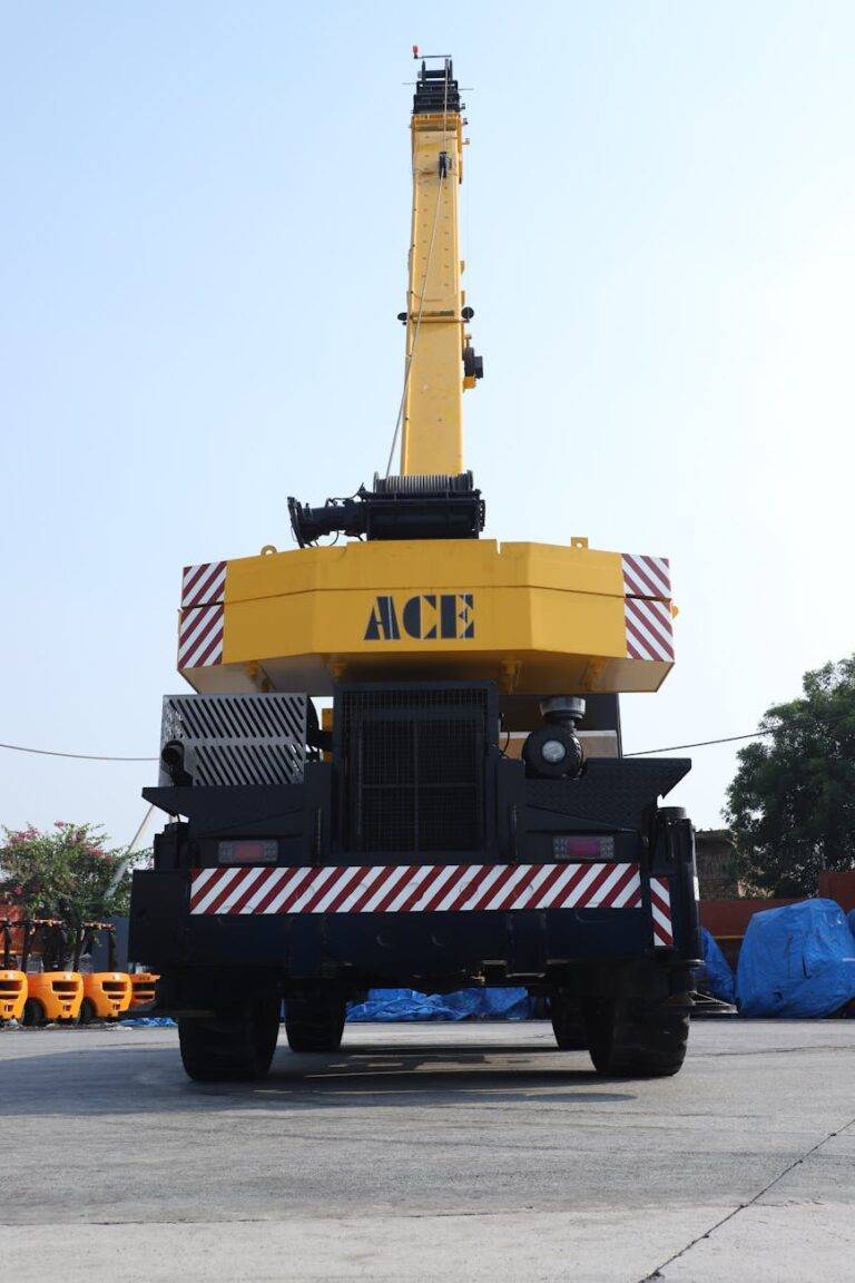 industrial yellow crane in faridabad yard