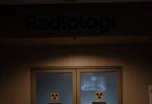 double door glass panel of an x ray room