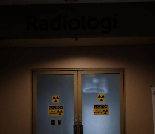double door glass panel of an x ray room