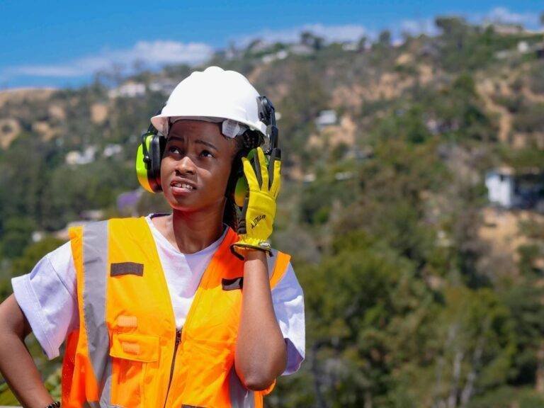 handywoman in ppe looking up
